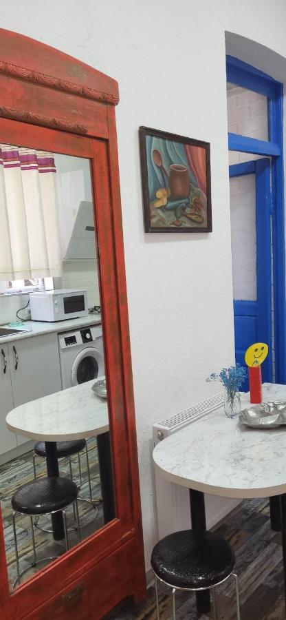 4 Chocolate Apartments In Old Tbilisi Zewnętrze zdjęcie